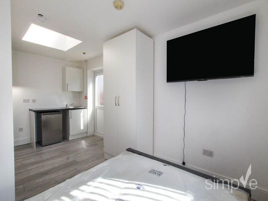 1 bedroom in a house share to rent - Photo 1
