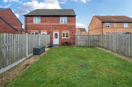 2 bedroom semi-detached house to rent - Photo 5