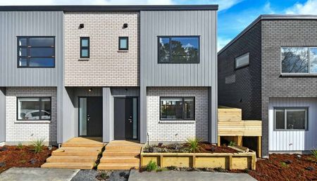 Modern 2 Level 3 Bedroom - Photo 5