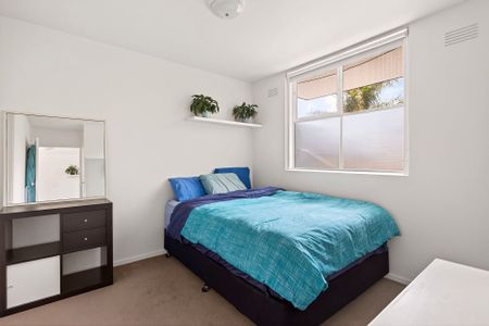 Thinking of selling? Contact our agent - Photo 3