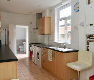 Harrow Road (4 bed) - Photo 2