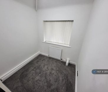 3 bedroom semi-detached house to rent - Photo 6