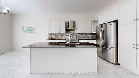 For Lease - 19 Robert Baldwin Boulevard, East Gwillimbury, Ontario - Photo 3