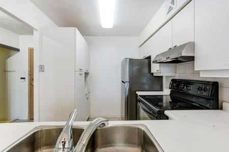 For Lease - 55 Elm Drive Unit# 1007, Mississauga, Ontario - Photo 2