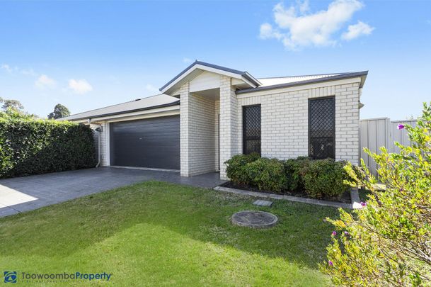 2/16 High Court Drive, 4350, Wilsonton Heights Qld - Photo 1