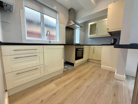 2 bedroom semi-detached house to rent - Photo 4