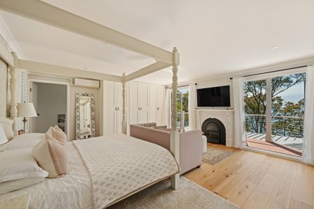 Fully furnished executive home with stunning Pittwater views - Photo 3