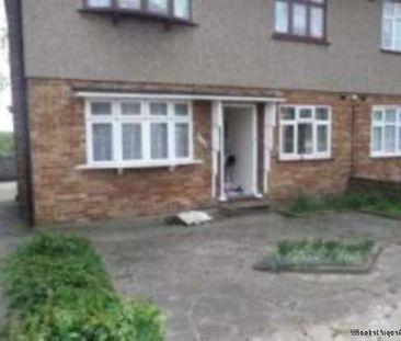 2 bedroom property to rent in Ilford - Photo 1