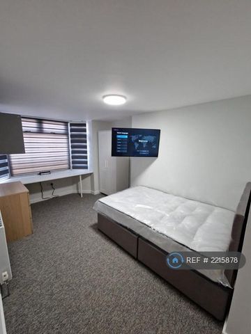 1 bedroom in a house share to rent - Photo 4