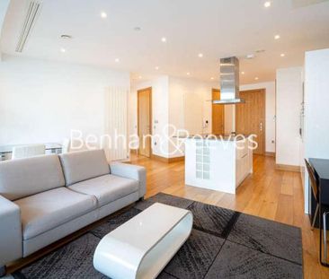 Crossharbour Plaza, Canary Wharf, E14 - Photo 3