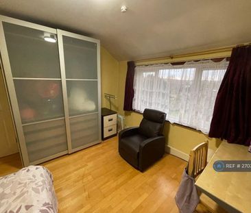 1 bedroom in a house share to rent - Photo 5