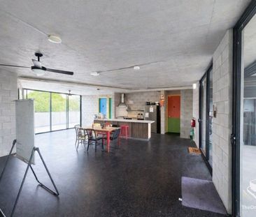 Furnished Single Bedroom - Photo 1