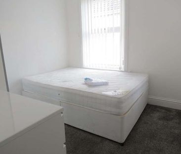 Bedroom Detached House In Winton, BH9 - Photo 3