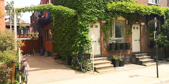 5 1/2 Meublé Dans Un Haut De Duplex - Photo 3