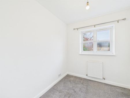 3 bedroom end of terrace house to rent - Photo 4