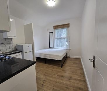 Studio to rent - Photo 1