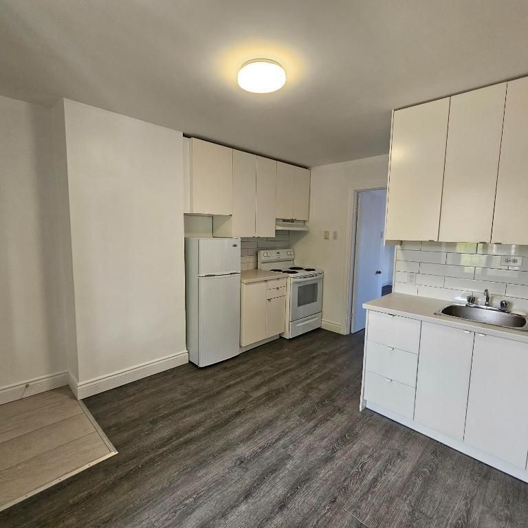Joli studio meublé ( 2 ½ avec Chambre fermée ) en plein cœur de Rosemont - Photo 1