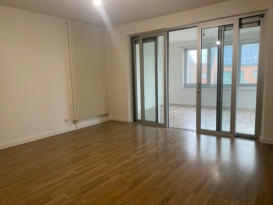 Recent vernieuwd triplex appartement met 2 slaapkamers - Photo 1