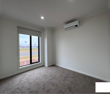 22 Kingdom Bvd, Weir Views VIC 3338 - House For Rent | Domain - Photo 2