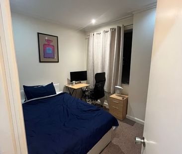 Room in a Shared Flat, Discovery Dock Apartments East, E14 - Photo 5