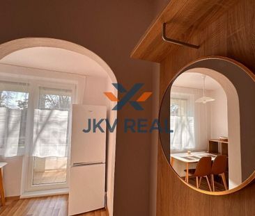 Zariadený 1-izbový byt s vlastným balkónom – Fotografia 1