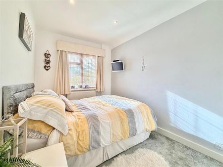 4 bedroom detached house to rent - Photo 2