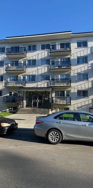 Two-Bedroom (4.5) Large - 2925 Rue Louis-Paré, Lachine - Photo 2