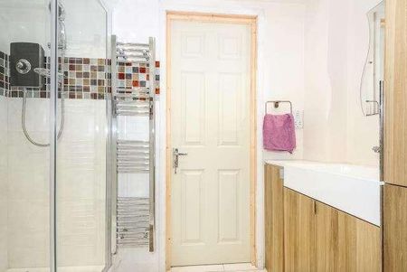 Thorpe, Surrey, TW20 - Photo 4