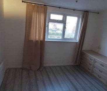 Aluric Close, Grays, RM16 - Photo 4