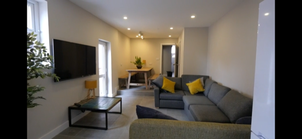 9 bedroom terraced house to rent - Photo 1