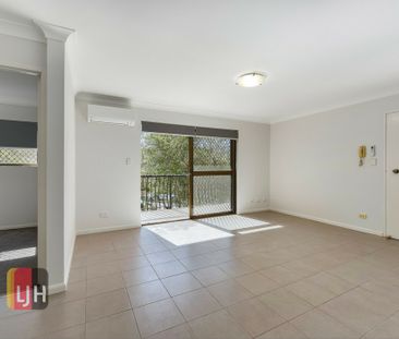 SPACIOUS 3 BEDROOM UNIT IN CHERMSIDE - Photo 6