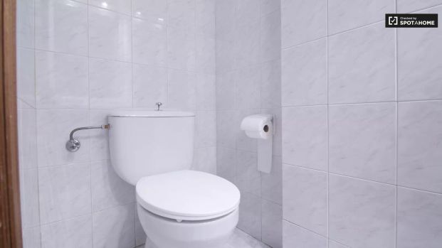 Spacious 5-bedroom apartment for rent in Villaviciosa de Odón - Photo 1