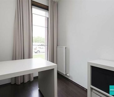 Gelijkvloers appartement met parking gelegen in een groene omgeving - Photo 3