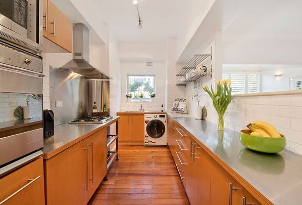 Renovated 2 bedroom unit with polished boards, opposite Edgecliff Centre - Photo 1