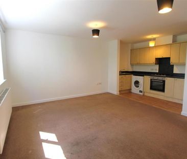 2 bedroom flat to rent - Photo 3