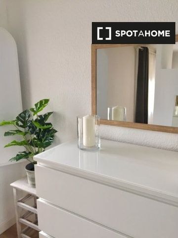 barcelona, Catalonia 08008 - Photo 4