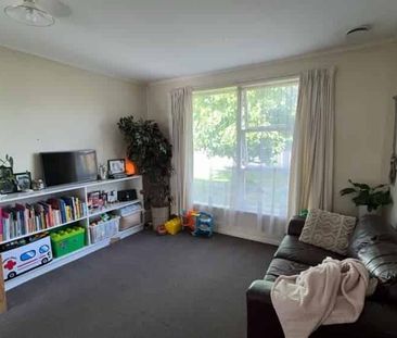 Sunny spot in popular Trentham - Photo 3