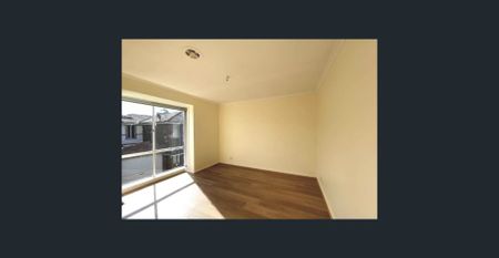 Modern 3-Bedroom Townhouse in the Heart of Essendon - Photo 2