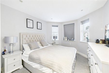 2 bedroom in Elmhurst Court, Camberley - Photo 4