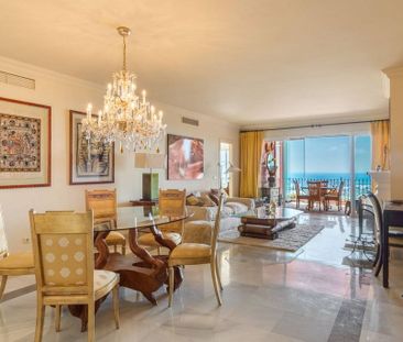 2 bedroom luxury Apartment for rent in Benahavís, Spain - Photo 3