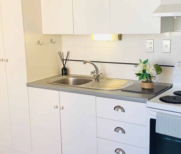 Central Auckland Living | Furnished One-Bedroom Apartment - Photo 5