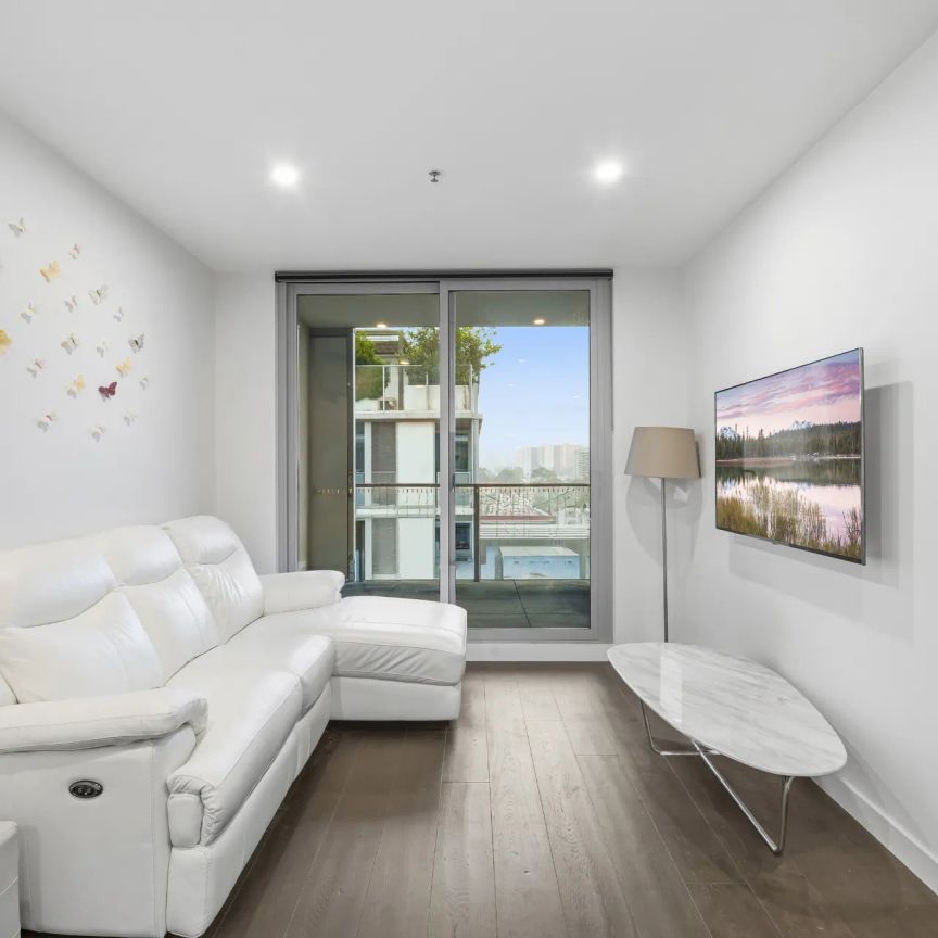 Elevated Living in Richmond's Embassy! - Photo 1