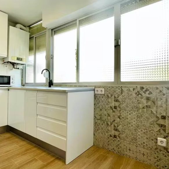 Calle de Mercurio, Madrid, Community of Madrid 28032 - Photo 1