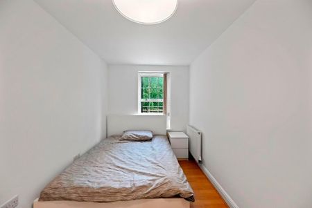 3 bedroom flat to rent - Photo 4