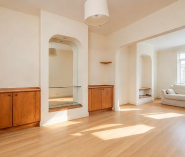 3 Bed Terraced House, Haydons Road, SW19 - Photo 2