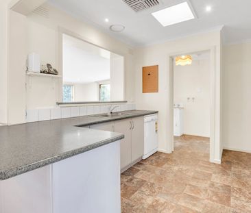 14 Rayfield Avenue, Craigieburn, Vic 3064 - Photo 2