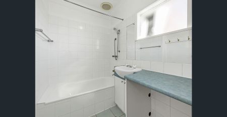 SPACIOUS & LIGHT-FILLED, EXCELLENT LOCATION! - Photo 3