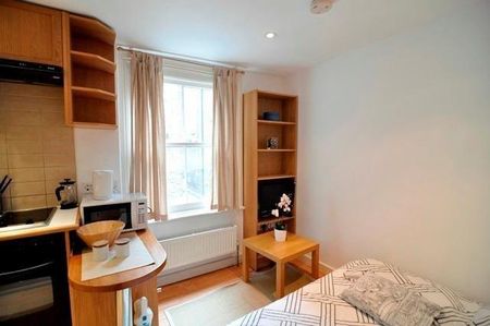 Flat 03 Fairholme Road, West Kensington W14 9JZ - Photo 3