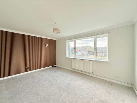 Hollybank Crescent, Hythe, Southampton, SO45 - Photo 1