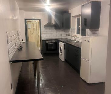 Cross Street - Photo 1